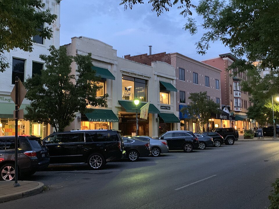 Shops and restaurants on Hyde Park Square, Cincinnati