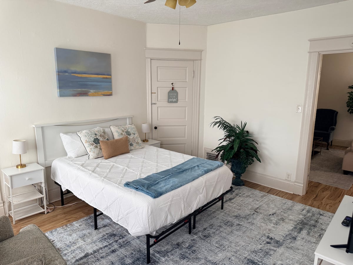 Central Location 1BR · Apartment 4